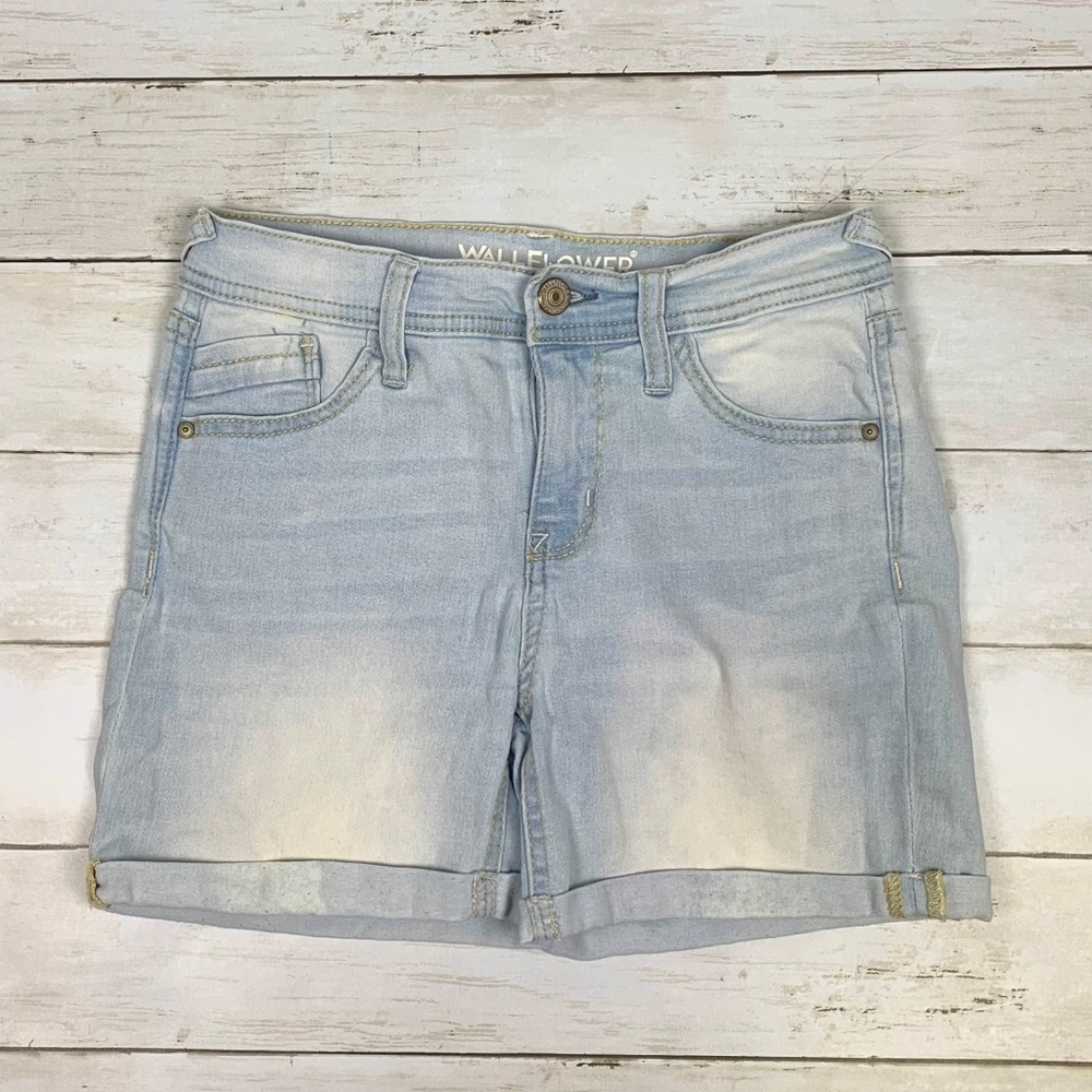 Wallflower Ry Fit Mid Light Wash Denim Jean Shorts